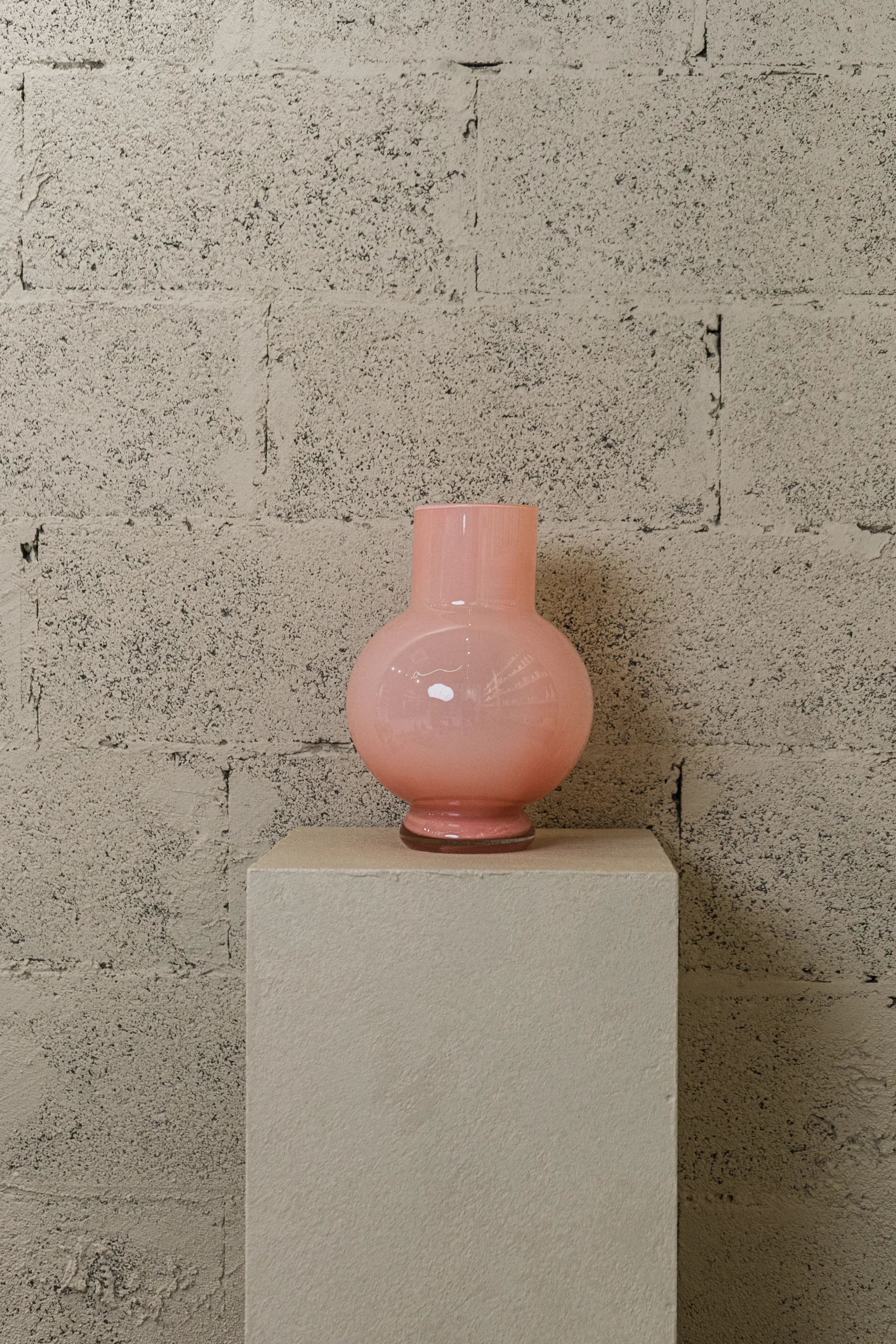 Vase en verre soufflé Bulle rose – Image 3