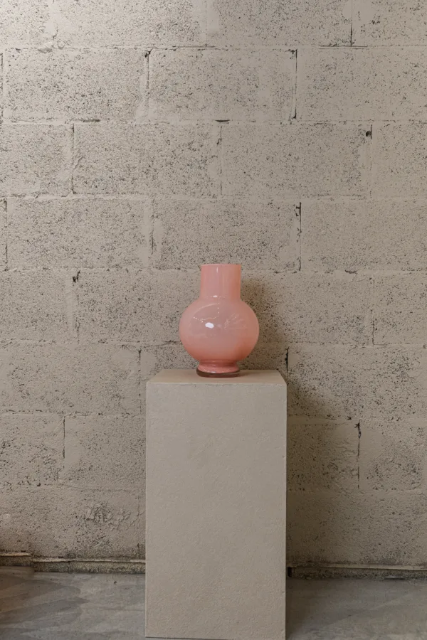 Vase en verre soufflé Bulle rose