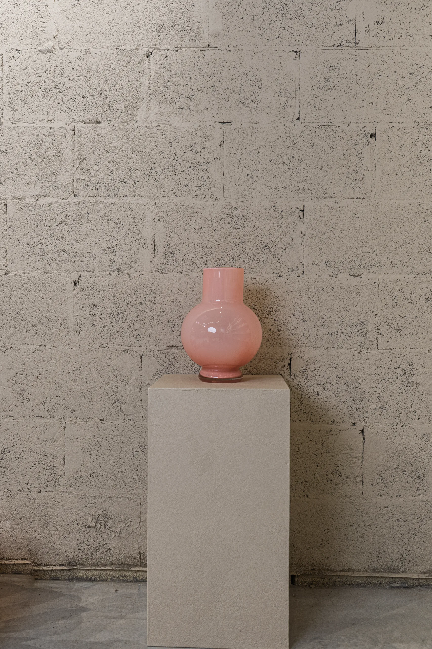 Vase en verre soufflé Bulle rose – Image 2