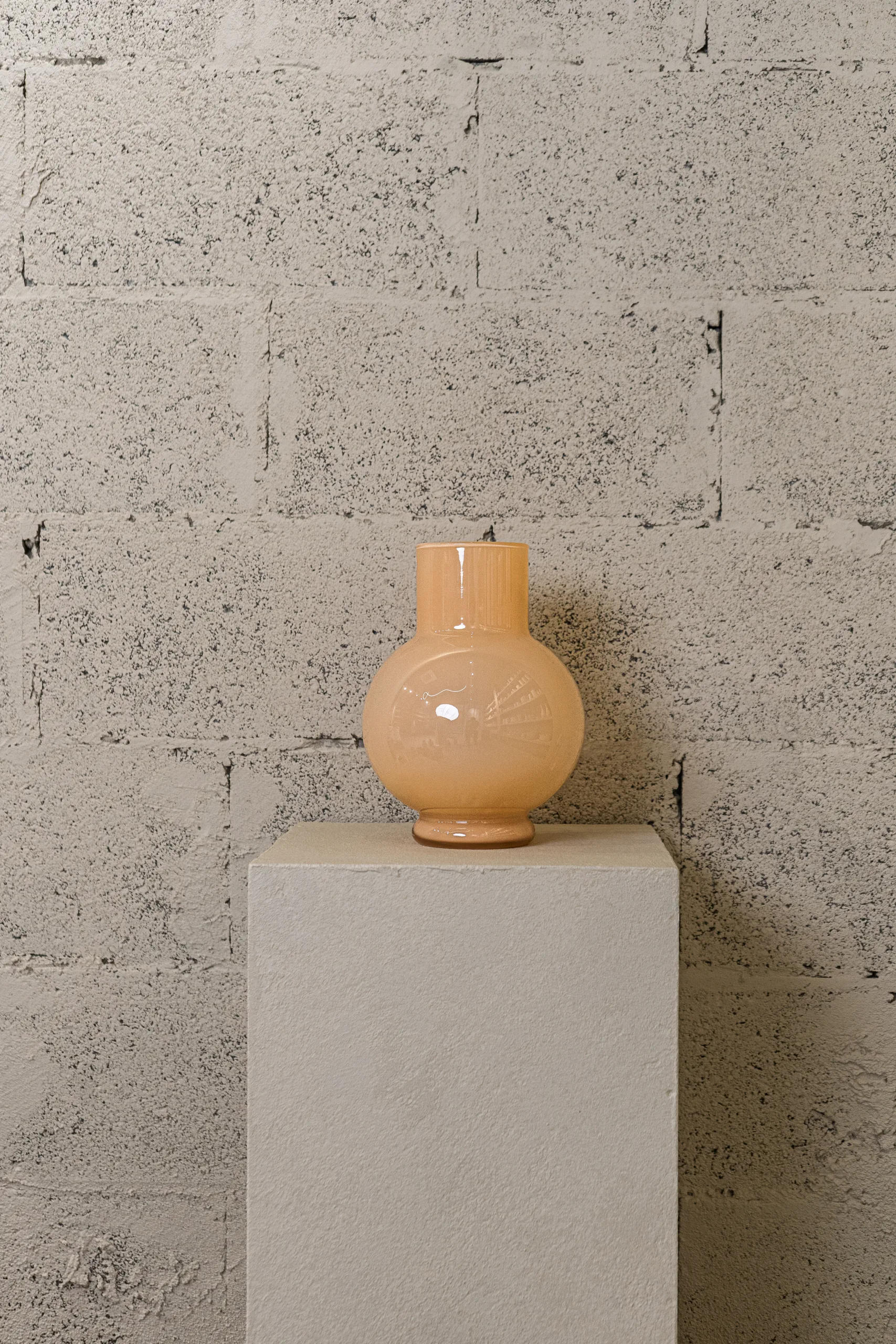 Vase en verre soufflé Bulle abricot – Image 3