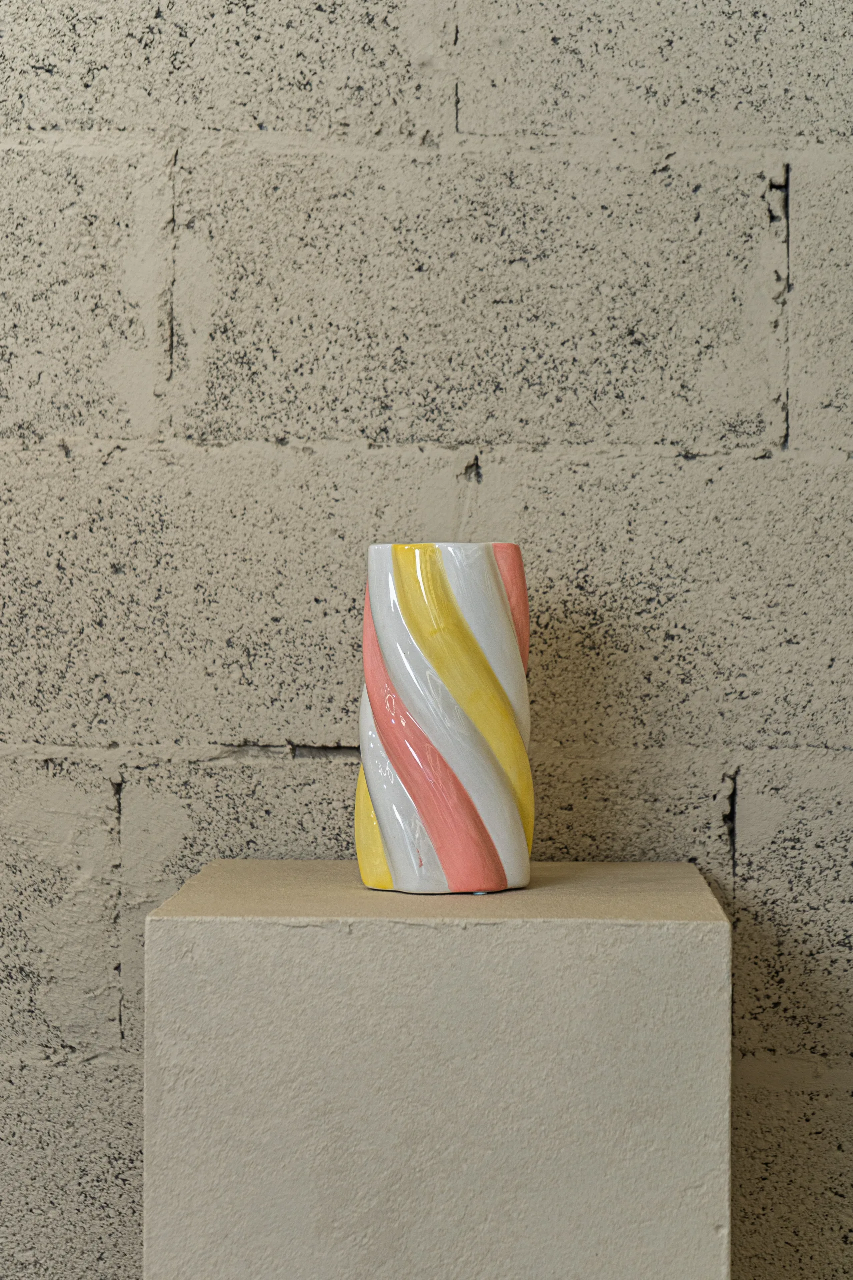 Vase Twist Candy – Image 1