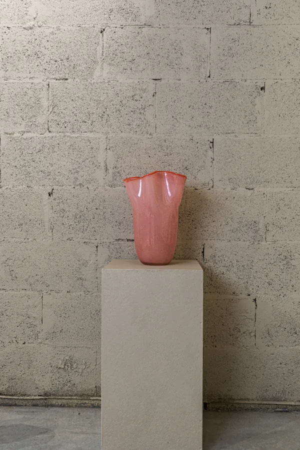 Vase en verre soufflé Vague rose