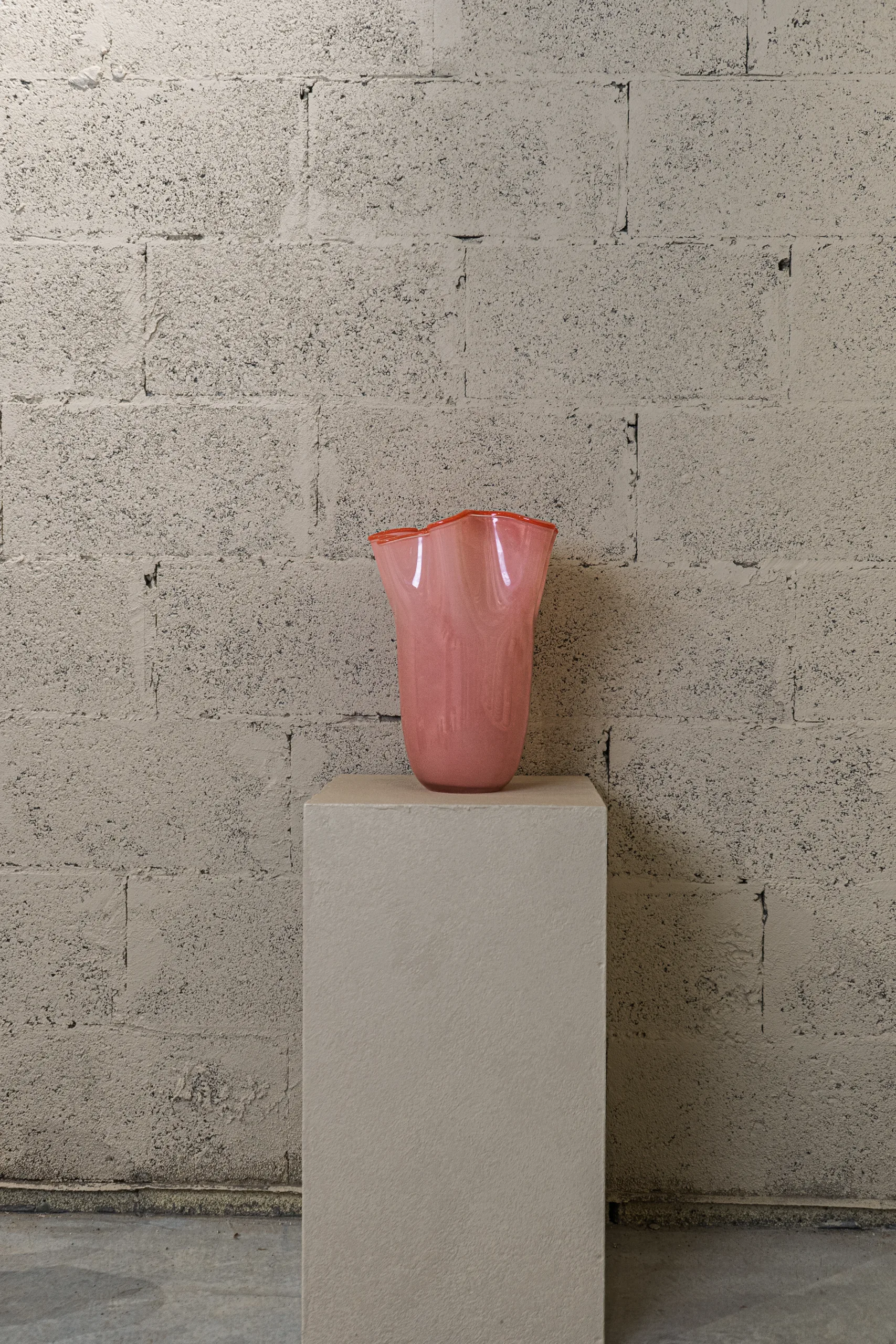 Vase en verre soufflé Vague rose – Image 2