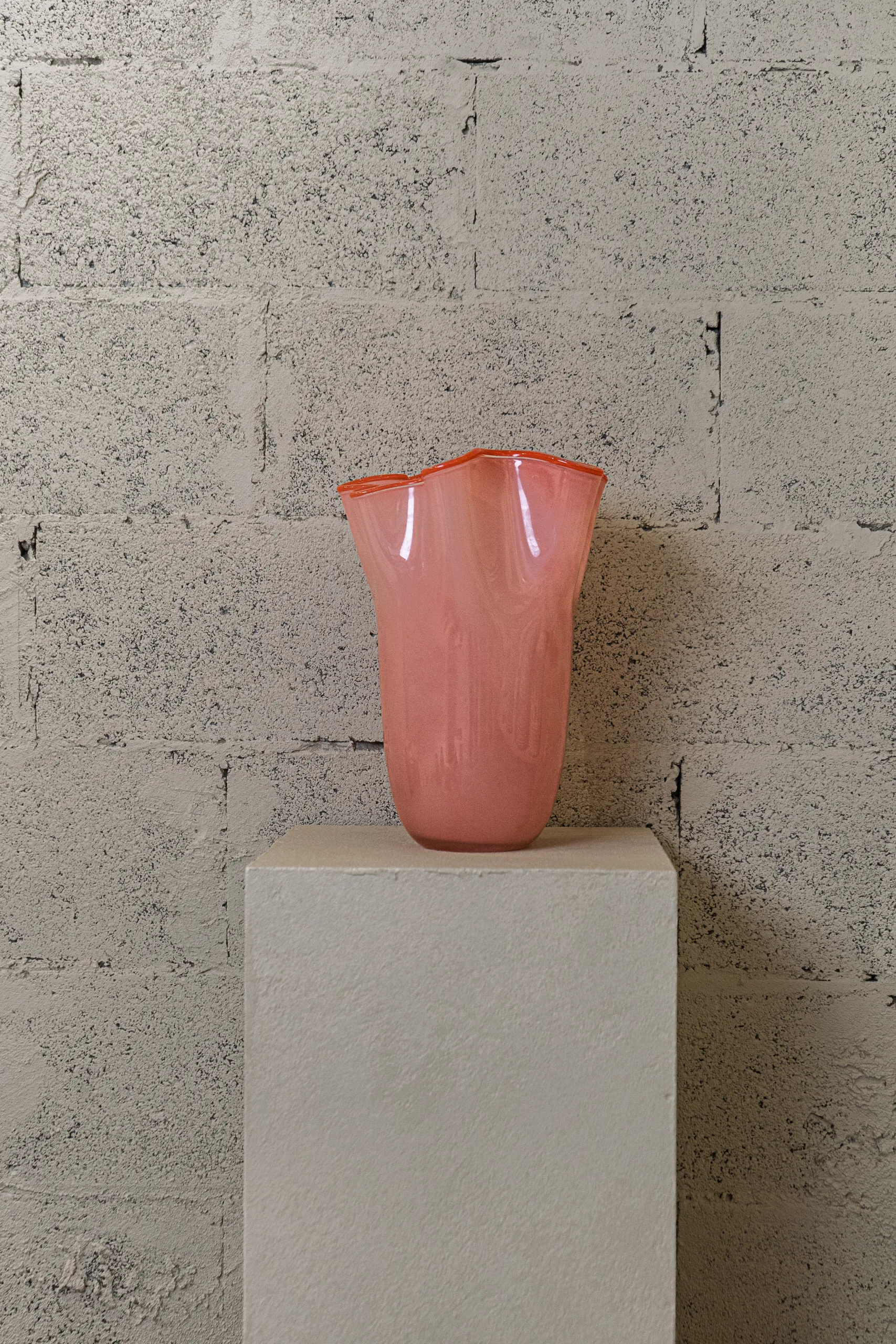 Vase en verre soufflé Vague rose – Image 3
