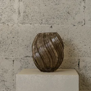 Grand vase en verre fumé Twist XL – Image 1