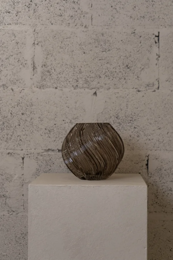 Vase en verre fumé Twist