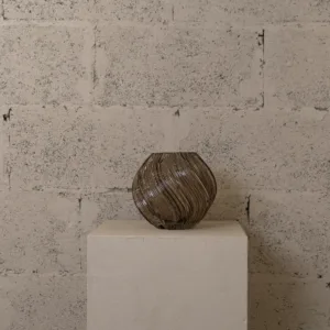 Vase en verre fumé Twist – Image 3