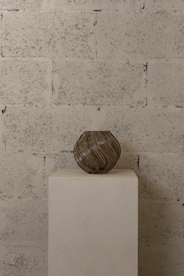 Vase en verre fumé Twist