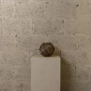 Vase en verre fumé Twist – Image 2