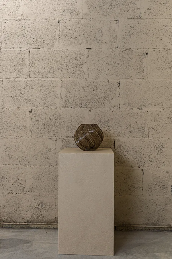 Vase en verre fumé Twist