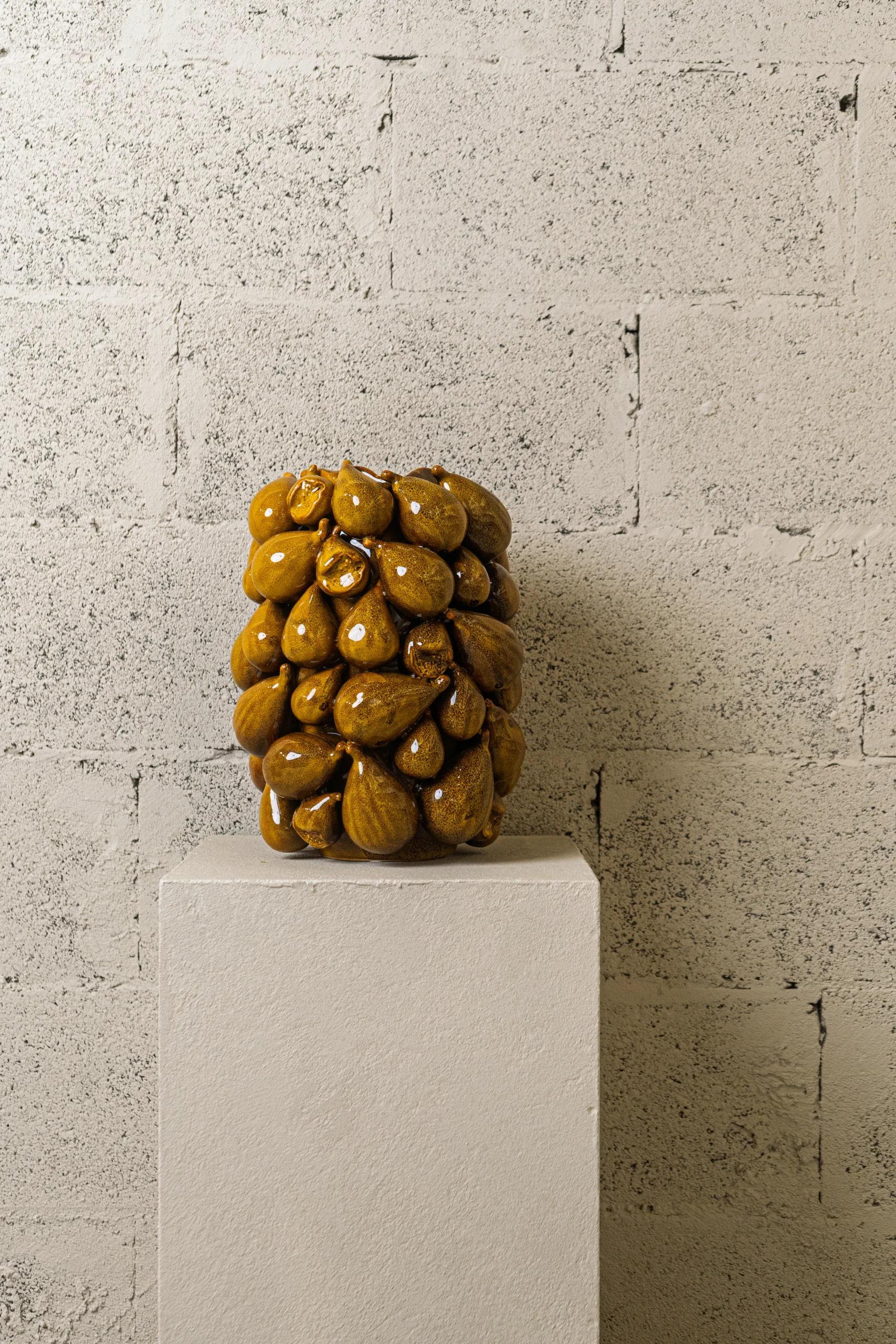 Vase Figues dorées en céramique émaillée – Image 2