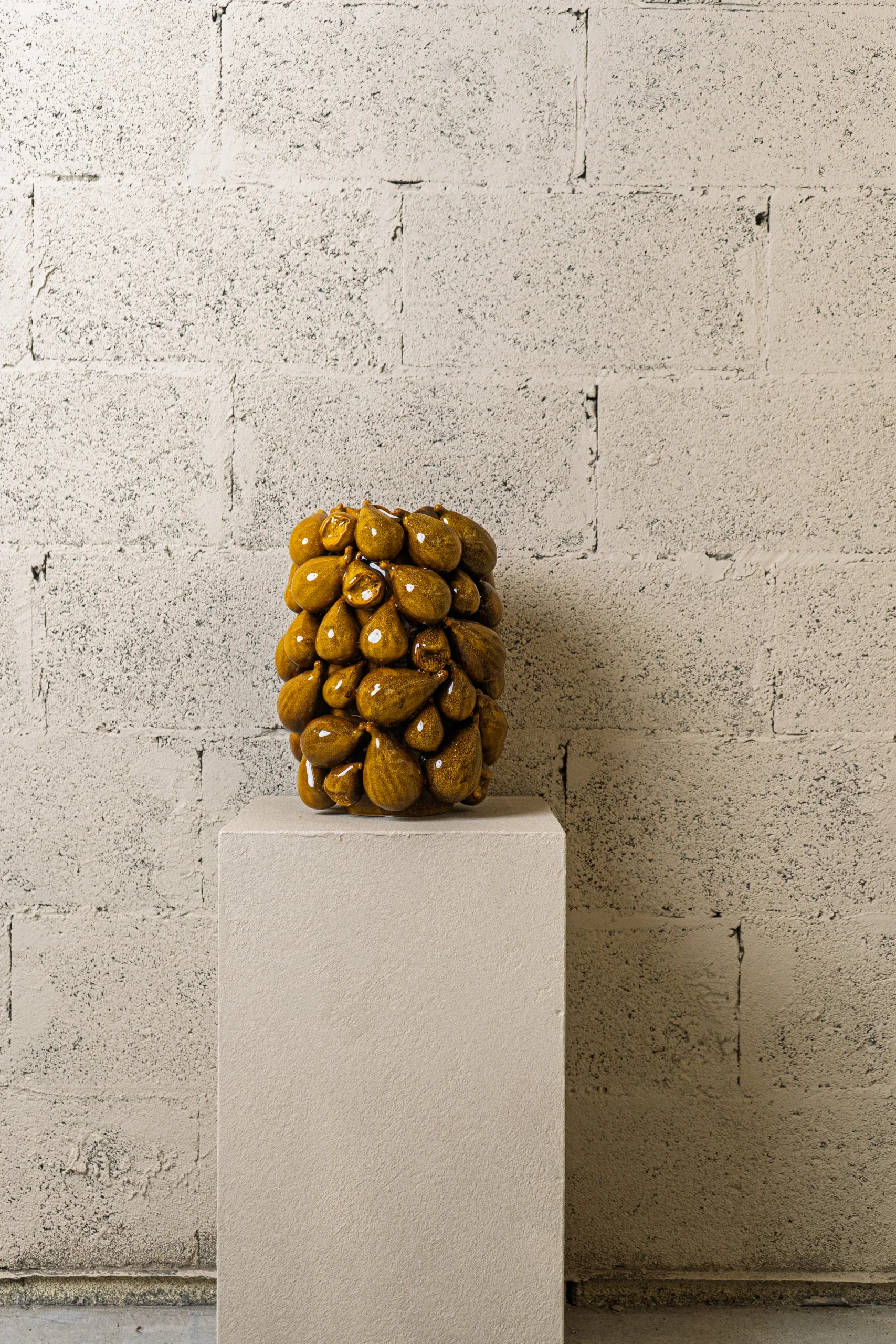 Vase Figues dorées en céramique émaillée – Image 3